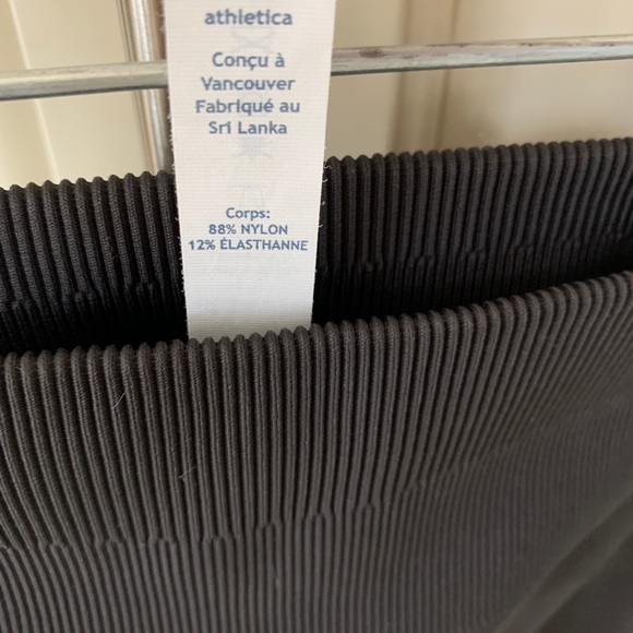 Like new Lululemon compression crop leggings sz 4 - Picture 4 of 6